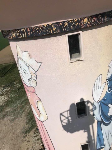 Fresque sur le château d'eau de Saint Lyé
