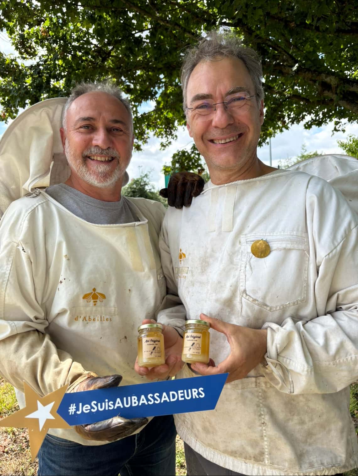Notre communauté a maintenant ses ruches .... et son miel !