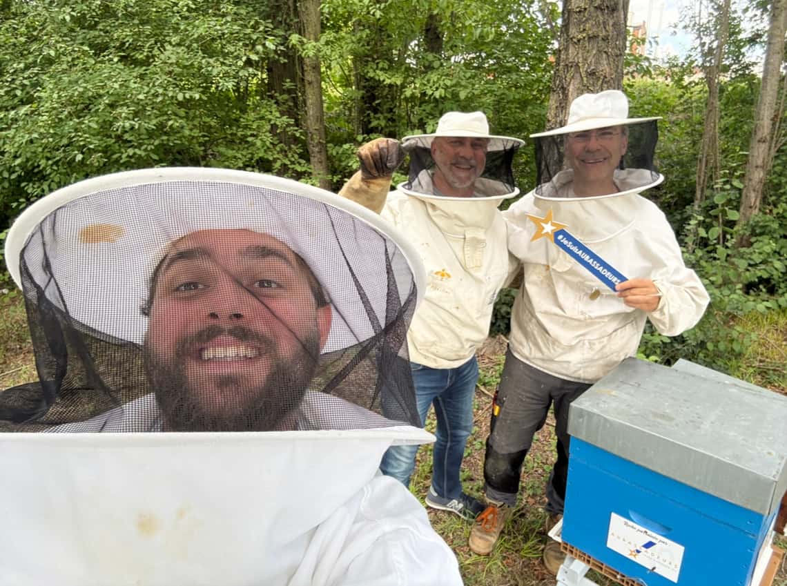 Notre communauté a maintenant ses ruches .... et son miel !