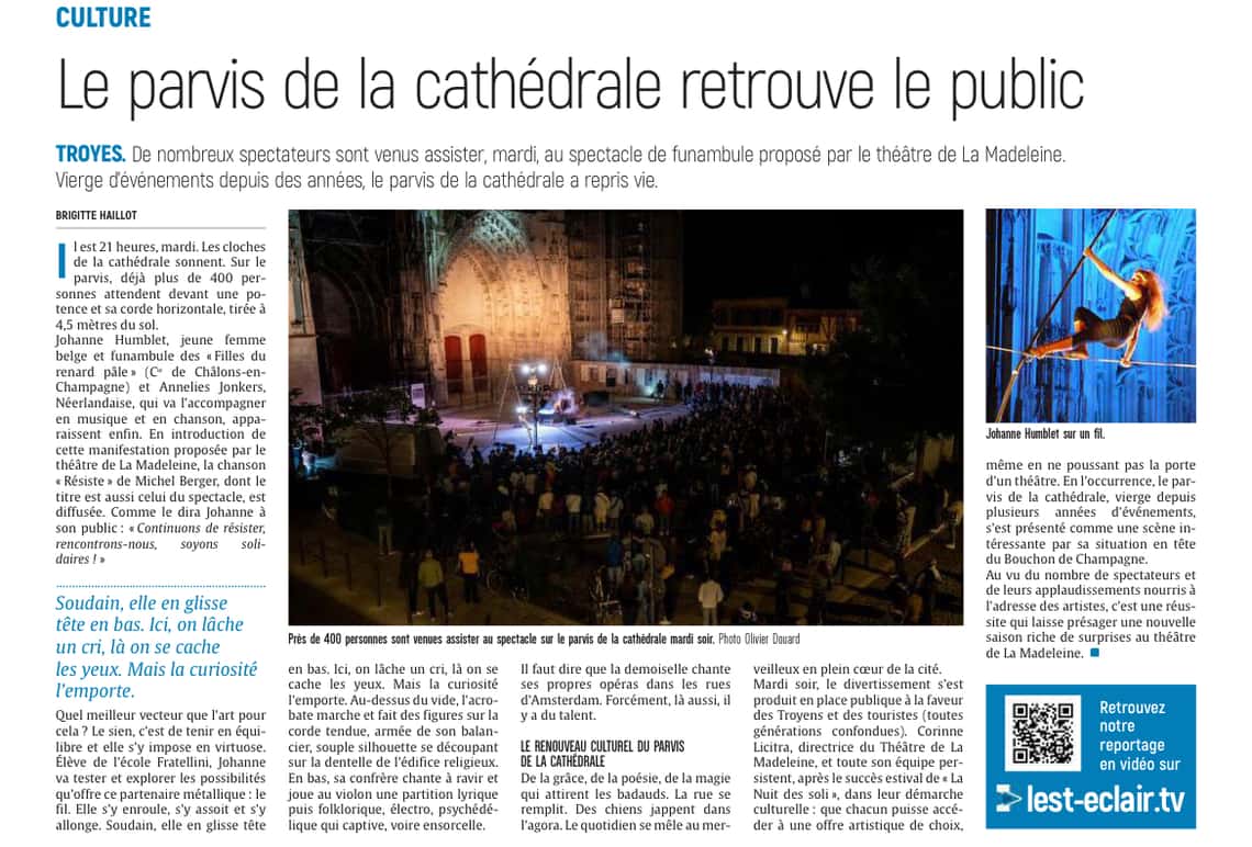 Le parvis de la cathédrale retrouve le public.
