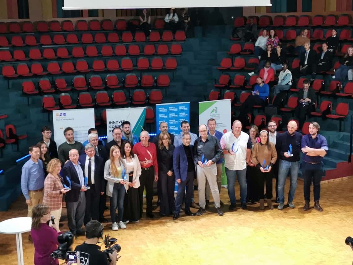 La photo de tous les lauréats des Trophées du numérique à Y Schools.