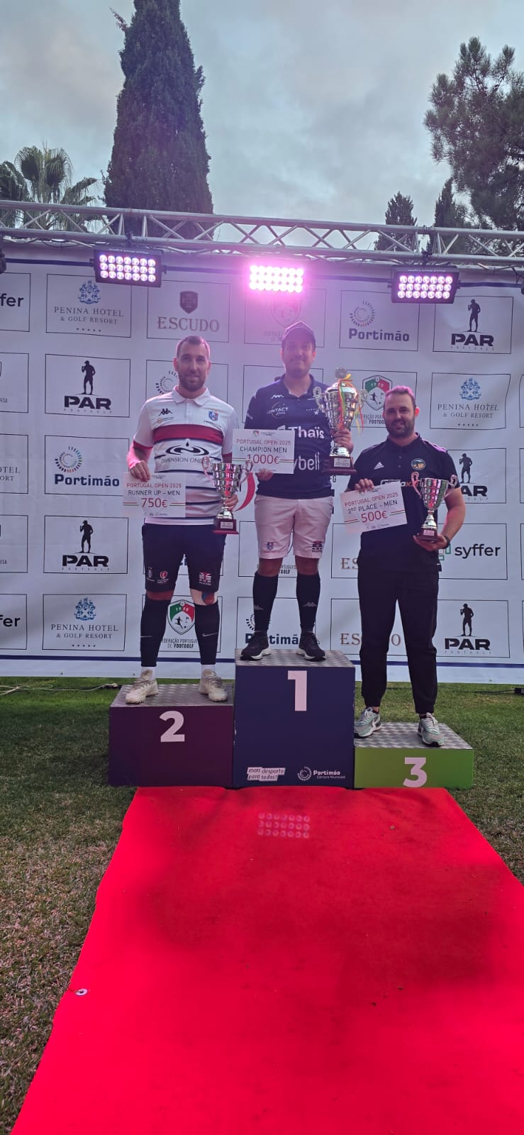 Nicolas Pussini remporte l'Open du Portugal.